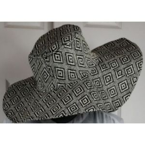 none Accessories - Oversized Floppy Woven Straw Aztec Print Beach Hat none Accessories - Oversized Floppy Woven Straw Aztec Print Beach Hat